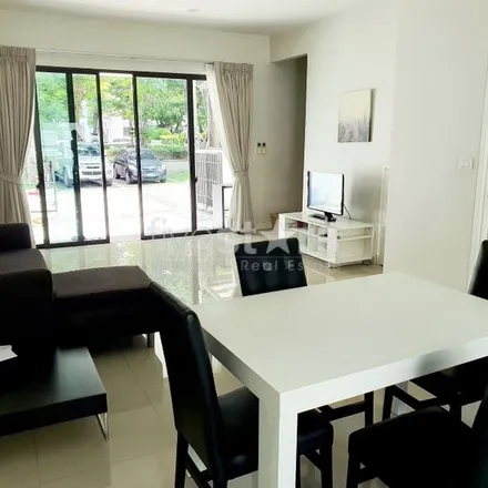 Rent this 3 bed townhouse on Ban Prem Ruethai (Cha-um Loetnimit) in Plex 1, Bang Kaeo Subdistrict