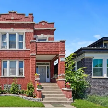 Buy this 7 bed house on 5424 South Hermitage Avenue in Chicago, IL 60609