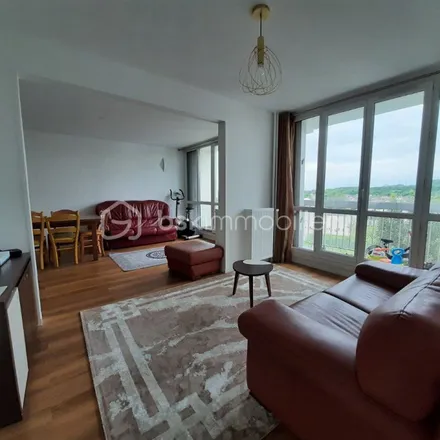 Rent this 4 bed apartment on Avenue Bobby Sands in 77500 Chelles, France