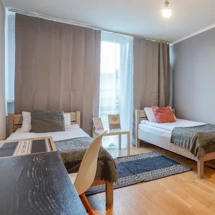 Rent this 3 bed room on Warsaw in Grzybowska 39, 00-855 Warsaw