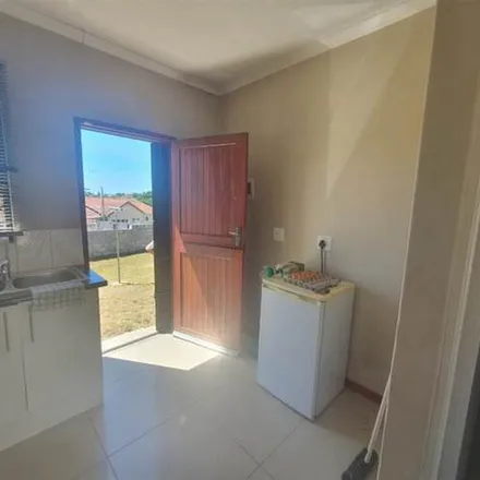 Image 2 - Snow Road, Fathridge, East London, 5252, South Africa - Apartment for rent
