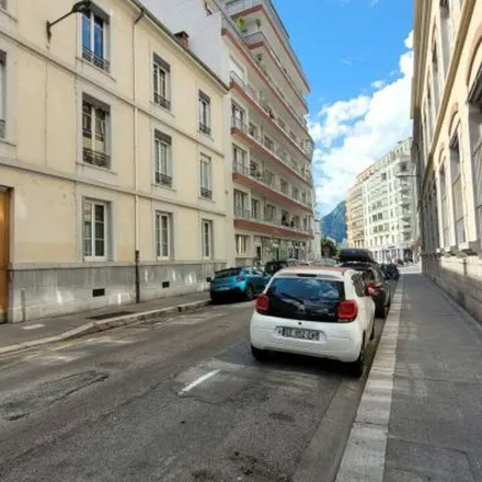 Image 3 - 13 Boulevard Jean Pain, 38000 Grenoble, France - Apartment for rent