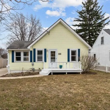 Buy this 2 bed house on 1071 West Hawes Avenue in Appleton, WI 54914