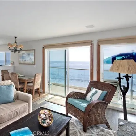 Image 2 - 1249 Ocean Front, Laguna Beach, CA 92651, USA - Apartment for rent