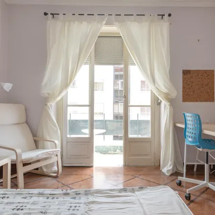 Rent this 5 bed room on Rua Pinheiro Chagas 20 in 1050-180 Lisbon, Portugal