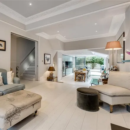 Rent this 6 bed townhouse on 41 Radipole Road in London, SW6 5DN