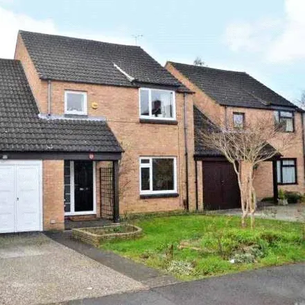 Rent this 4 bed house on 32 Carston Grove in Reading, RG31 7ZN