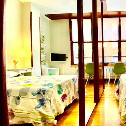 Rent this 1 bed room on Calle Iparraguirre / Iparraguirre kalea in 9Y, 48009 Bilbao