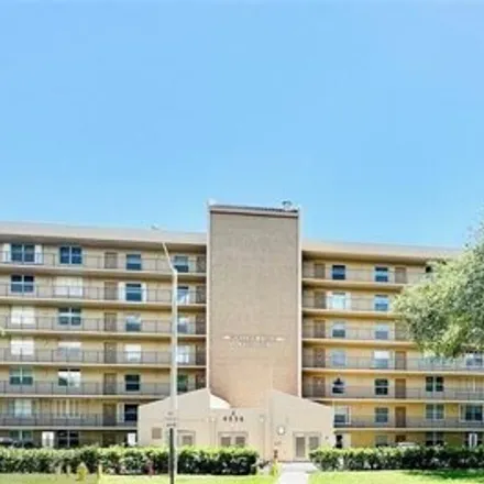 Buy this 2 bed condo on 4556 Crystal Lake Drive in Crystal Lake, Deerfield Beach