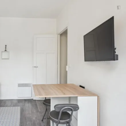 Rent this studio apartment on 195 Rue de Charenton in 75012 Paris, France