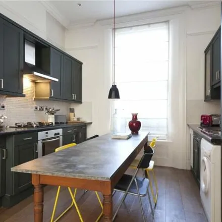 Image 3 - 102 Chepstow Road, London, W2 5QS, United Kingdom - Room for rent