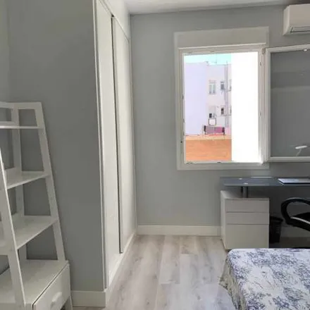 Rent this 6 bed apartment on Calle de Blasco de Garay in 41, 28015 Madrid