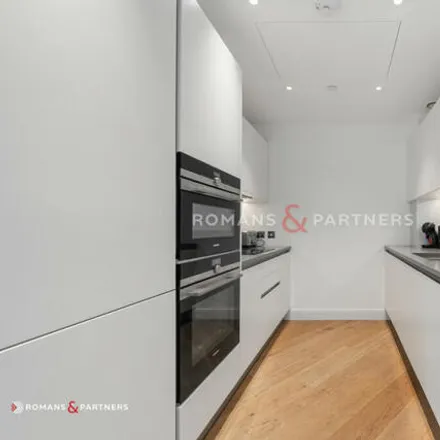 Image 5 - Queenstown Road, London, SW11 8BY, United Kingdom - Room for rent