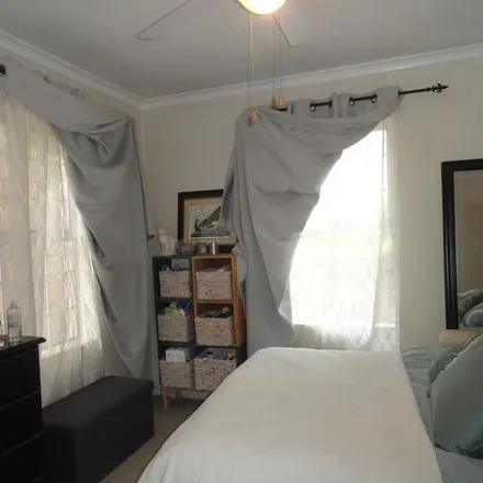 Rent this 1 bed apartment on Good Hope Seminary Junior School in Vredehoek Avenue, Cape Town Ward 77
