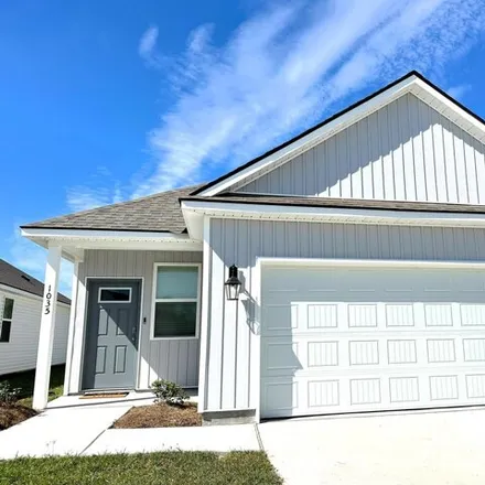 Rent this 3 bed house on Pelican Lakes Parkway in Bayou Fountain, East Baton Rouge Parish