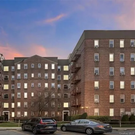 Buy this studio apartment on 754 Bronx River Road in City of Yonkers, NY 10708