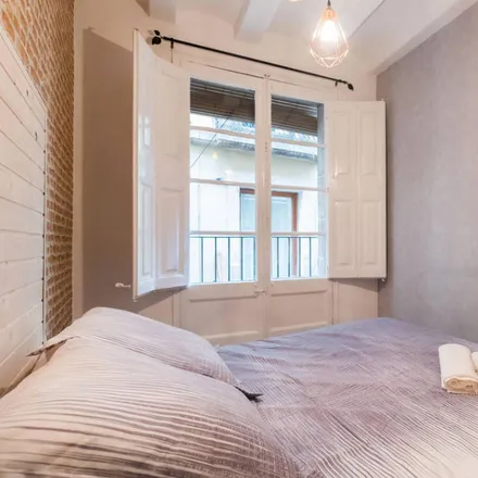 Rent this 4 bed room on Carrer d'en Rauric in 19, 08002 Barcelona
