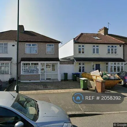 Rent this 3 bed duplex on Holmesdale Road in Crook Log, London