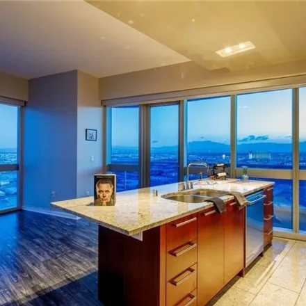 Image 5 - 4471 Dean Martin Drive, Paradise, NV 89103, USA - House for sale