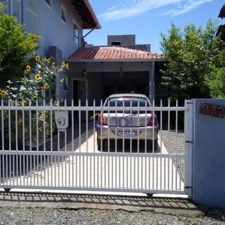 Buy this 6 bed house on Rua Itacolomi in Centro, Balneário Piçarras - SC