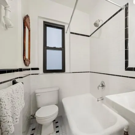 Image 5 - 83-12 35th Avenue, New York, NY 11372, USA - Apartment for sale