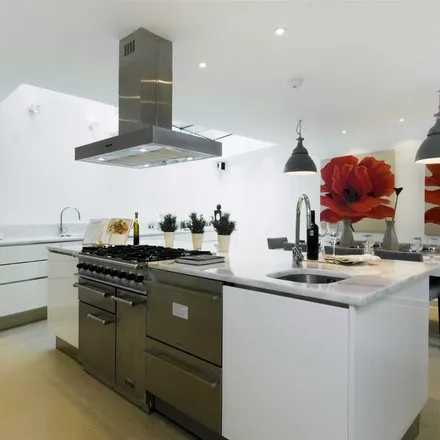 Rent this 3 bed apartment on 57 Christchurch Hill in London, NW3 1JJ