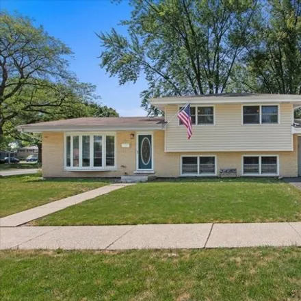 Buy this 3 bed house on 358 Keepataw Dr in Lemont, Illinois