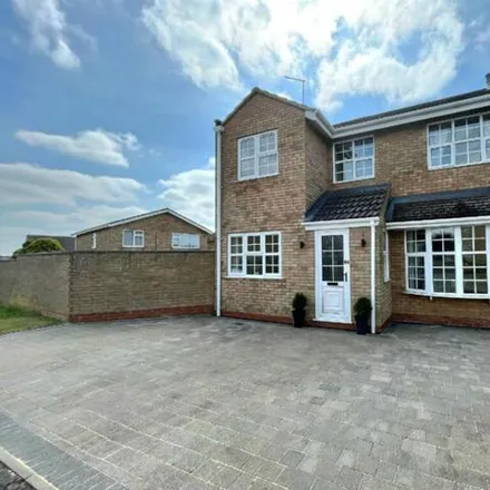 Buy this 5 bed duplex on Obelisk Rise in Boughton, NN2 8SY