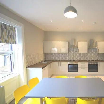 Image 3 - 14 Cliff Road Gardens, Leeds, LS6 2EY, United Kingdom - House for rent