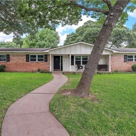 Buy this 3 bed house on 430 Elmwood Road in Woodway, McLennan County