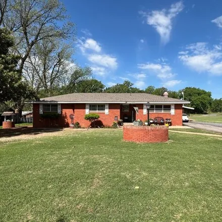 Image 4 - 170 East Cavalry Street, New Cordell, Washita County, OK 73632, USA - House for sale