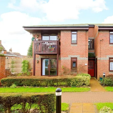 Rent this 2 bed apartment on High Street in Buckingham, MK18 1NU