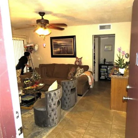 Image 2 - 3852 South Lake Drive, Egypt Lake-Leto, Hillsborough County, FL 33614, USA - Condo for sale