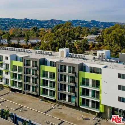 Rent this 1 bed apartment on Moorpark Street in Los Angeles, CA 91602