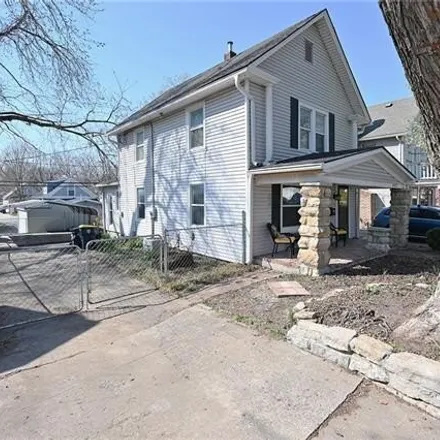 Image 4 - 4348 Bell Street, Kansas City, MO 64111, USA - House for sale