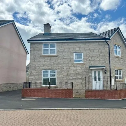 Rent this 3 bed duplex on 44 Dunraven Close in Cowbridge, CF71 7FG