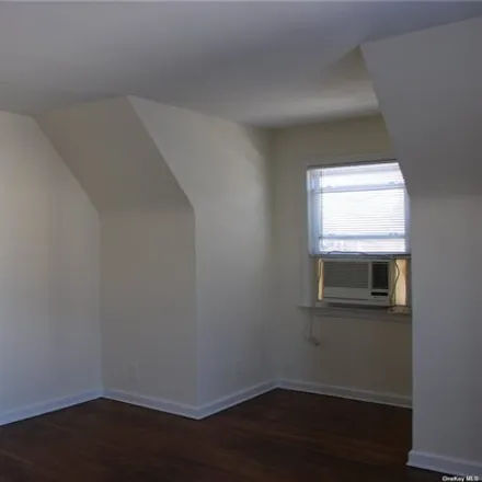 Image 6 - 37 Hemlock Street, Village of Floral Park, NY 11001, USA - Apartment for rent