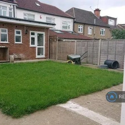 Image 9 - Courtfield Crescent, Greenhill, London, HA1 2JZ, United Kingdom - House for rent