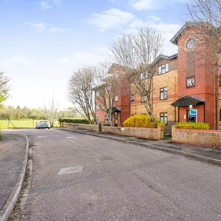 Rent this 1 bed apartment on The Links in Oxford, OX4 2YE