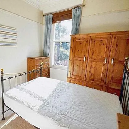 Image 5 - Bolton Road, Strand-on-the-Green, London, W4 3RS, United Kingdom - Apartment for sale