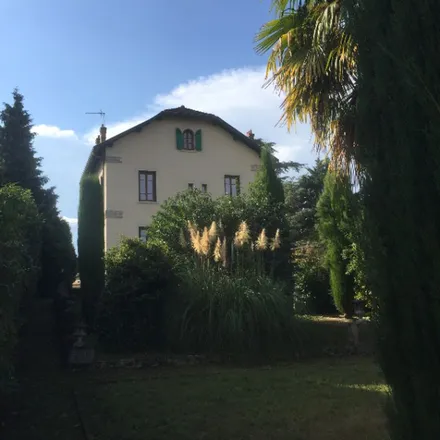 Rent this 7 bed apartment on 1 Rue Pierre Carbon in 69270 Fontaines-sur-Saône, France
