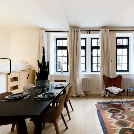 Rent this 3 bed apartment on 80 Rue Saint-Georges in 69005 Lyon, France