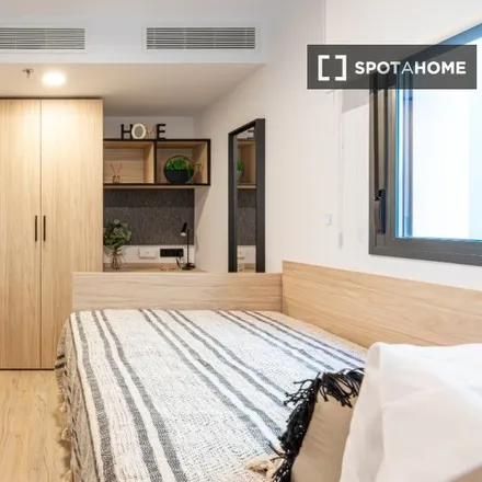 Rent this 1 bed apartment on Calle Poeta Jesús Rasueros in 37, 39