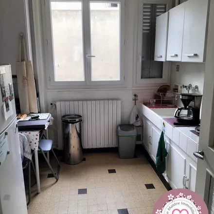 Rent this 3 bed apartment on 11 Residence de Grand Pont in 45600 Sully-sur-Loire, France