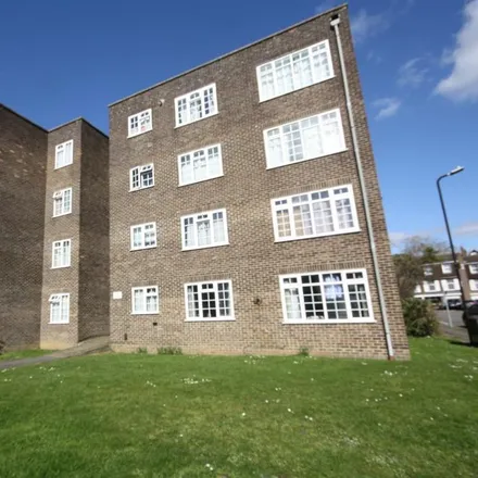 Rent this 2 bed apartment on Arborfield Close in Slough, SL1 2JW