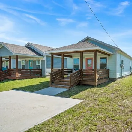 Image 2 - 1598 South Pearl Street, Rockport, TX 78382, USA - House for sale