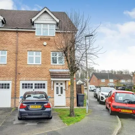 Buy this 3 bed townhouse on Waterford Close in Platt Bridge, WN2 5BE