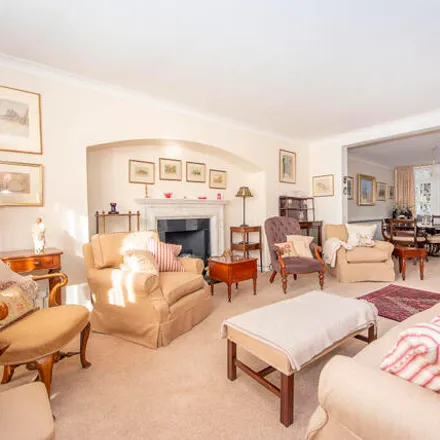 Image 4 - 9 Stonehill Road, London, SW14 8RR, United Kingdom - House for sale