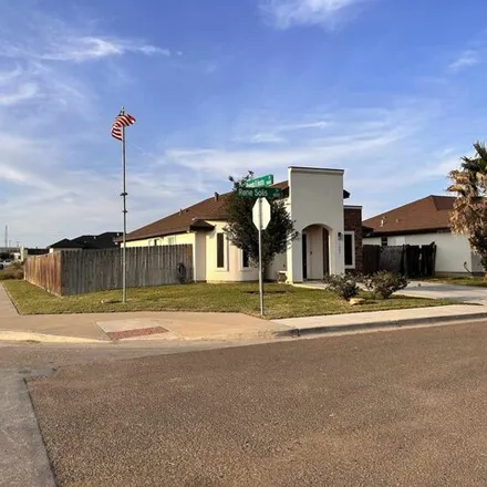 Image 3 - 5606 Rosendo B. Ancira Drive, Laredo, TX 78046, USA - House for sale