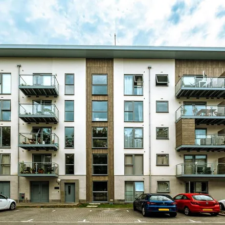 Rent this 2 bed apartment on Wallingford Way in Maidenhead, SL6 1GQ